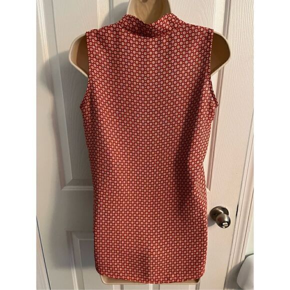 Women's Orangey Red Sleeveless Top. Size Medium. Circular pattern. - Picture 4 of 4